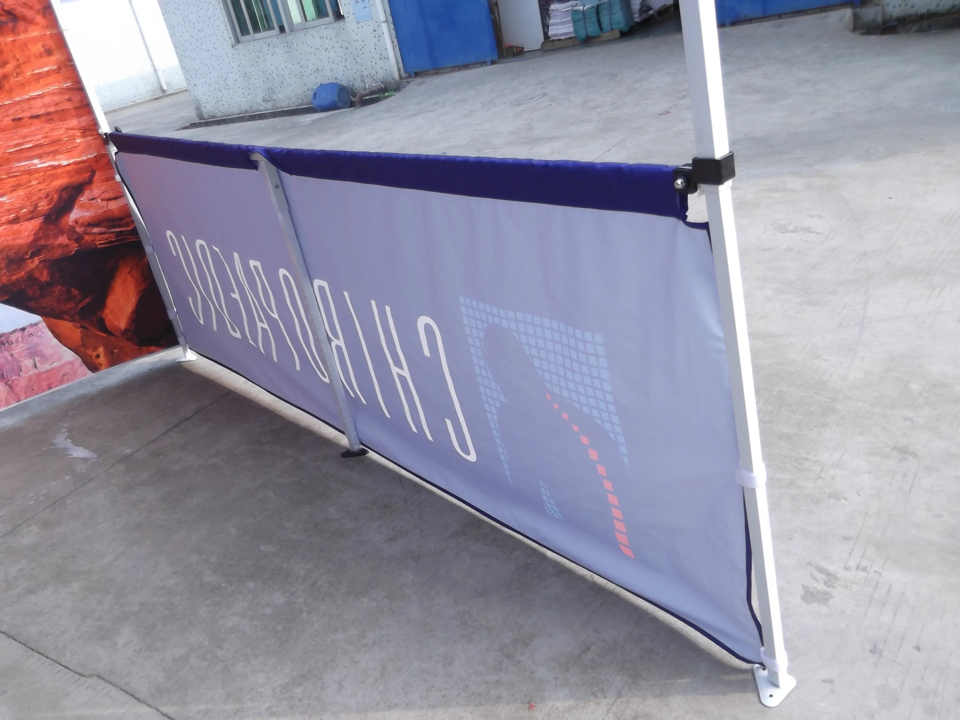 Sturdy Support: Trade Show Tent Half Wall's Aluminum Sidebar